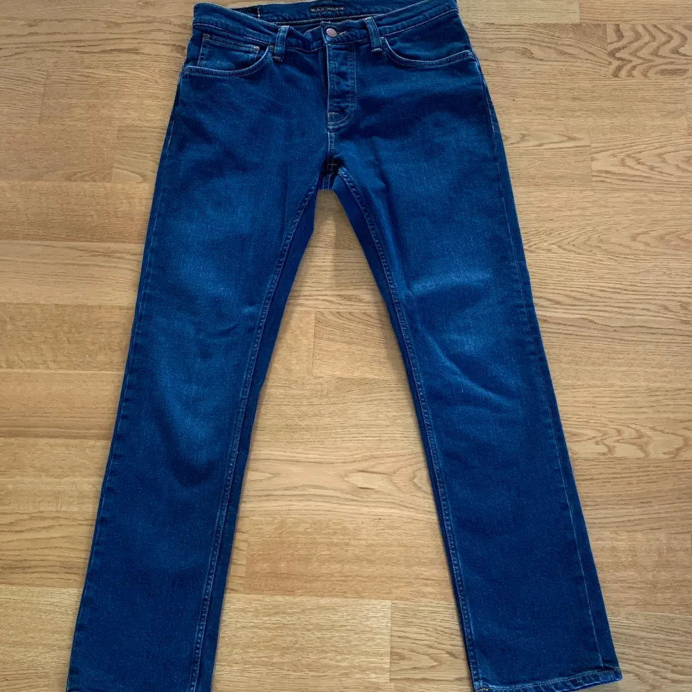 Säljer ett par Nudie jeans i modellen Grim Tim. Jeansen är använda endast en gång. Nypris 1500. Jeans & Byxor.