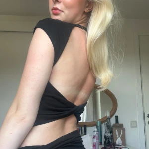 Zara topp - Svart top men öppen rygg, köpt på zara för ca 6 månader sedan. Dock aldrig använd så i bra skick. 