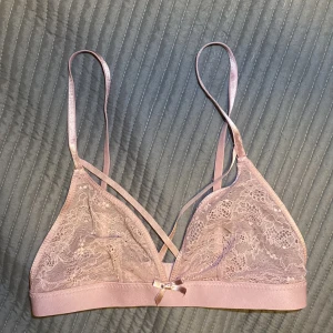 HELT NY bh - En helt ny bh ifrån hunkemöller, ej använd! Priset kan diskuteras ❤️