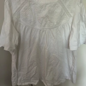 Zara blus - Jätte gullig zara blus💕 inte andvände så jätte mycket alltså är den i väldigt bra skick💕 skriv om ni har några frågor❤️