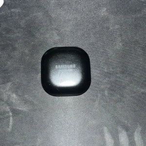 Hugos black pods  - Tacos stil, behöver pengar för att betala Hugos chips!