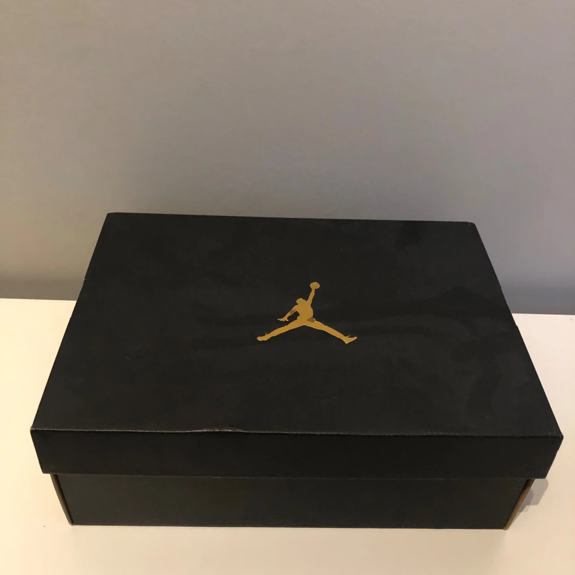 Jordan 1s mid red, black and white - 92