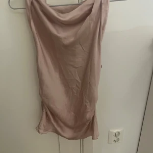 Fest topp - Super snygg rosa top som funkar till alla slags tillställningar. Andvänd vid ett tillfälle.