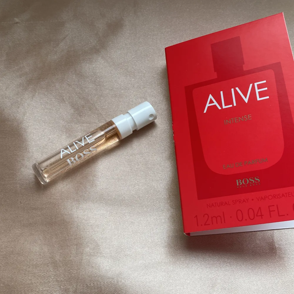 En Hugo Boss parfymtester vid namn Alive, det är ca 70% kvar av den, såklart får man med förpackningen!🤍. Parfym.