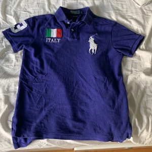 Chieef Keef Ralph lauren polo - Snygg polo tröja som jag köpte av min kompis, tröjan är nu lite för liten och det är därför jag säljer den. (PRIS KAN DISKUTERAS)