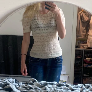 Spetströja från vila - Säljer min spetströja från Vila eftersom att den inte kommer till användning❤️ köpte den för 300, säljer den för 260❤️ skriv privat om det är något ni undrar😊