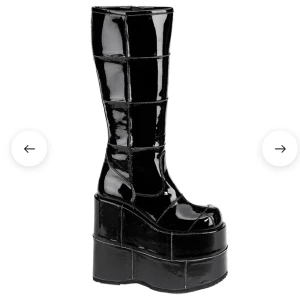 Intressekoll  - Intresse koll på mina demonias, de är lite slitna under skorna med helt annars är dem  hela. De har inte används mycket utan står bara i ett fråd och dammar. Stack 301 - men 10  Storlekarna motsvarar europeisk 40 men passar mig med storlek 38/39