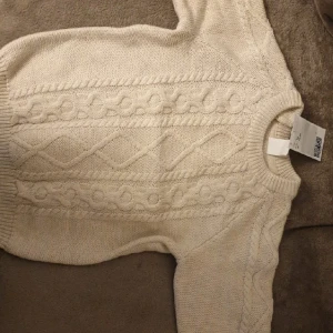 Sweatshirt - A new Sweatshirt with cards . size 92 .age 1,6_2 years