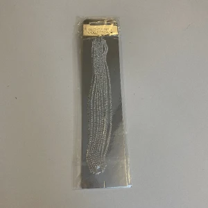 Jätte fint armband - Säljer detta jätte fina glittriga armband då jag inte använder silver😇 Ordinarie pris är 149 men jag säljer för 90kr❤️ För fler frågor är det bara att skriva!