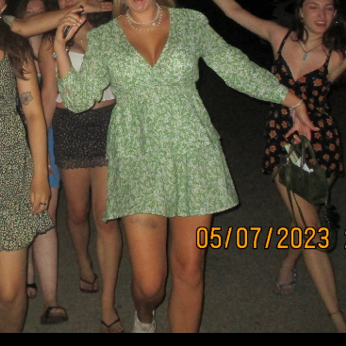 Grön blommig sommarklänning  - 90