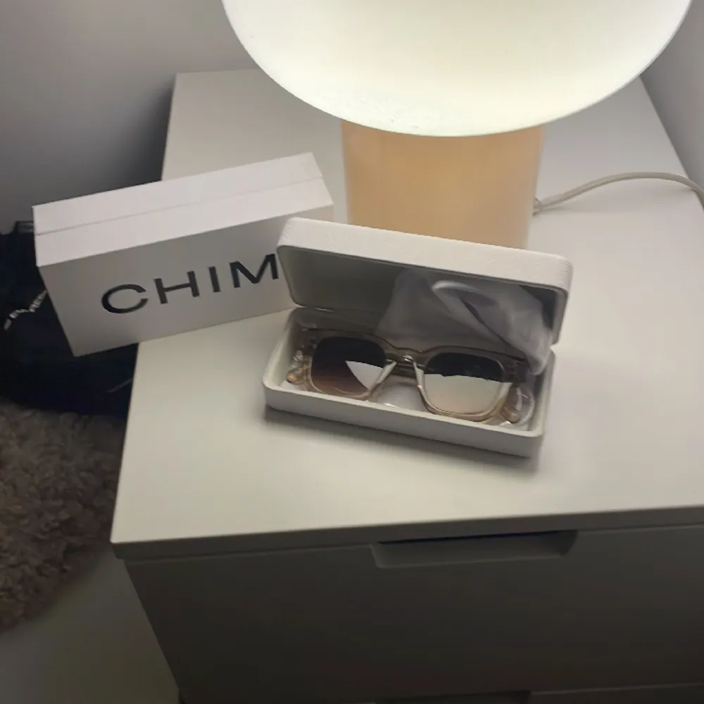 Ett par chimi solglasögon köpta på nk i somras skriv om ni har några frågor . Accessoarer.