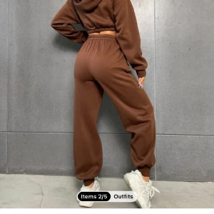 Shein hoodie - Har använt ett fåtal gånger. Sitter bra och är mjuk att ha på.  Storlek xs på båda tröja och byxor☺️