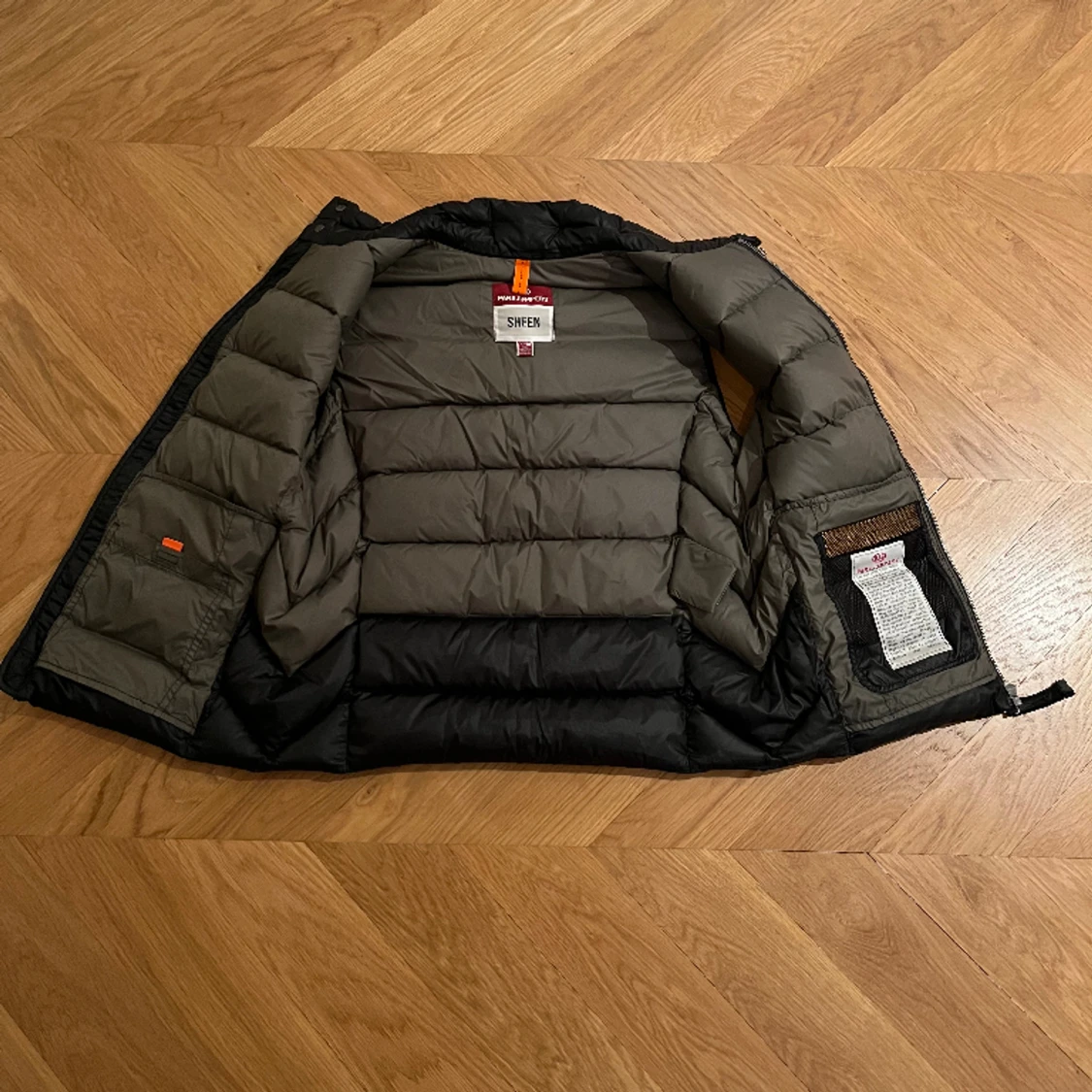 Svart PJS väst  - 91