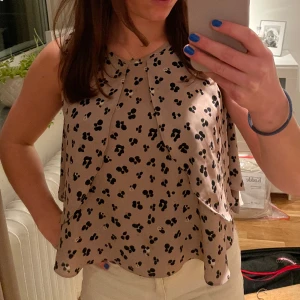 blus från Zara - Fin, inte så använd, blus från zara. 