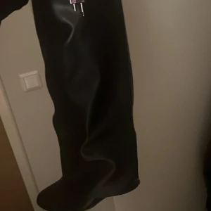 SHARK BOOTS - Säljer mina sharkboots för att jag ska flytta och inte får plats med dom :( <3