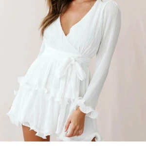 Vit klänning - Använd en gång på studenten