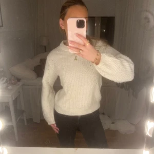 Vit stcikad tröja - Vit stickad tröja från gina tricot, storlek xs❤️❤️
