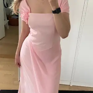 Rosa balklänning. Står ingen storlek men passar mig som är en S🩷 Pris kan diskuteras vid snabb affär