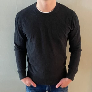 Stickad tröja - Stickad tröja. Skick 9/10