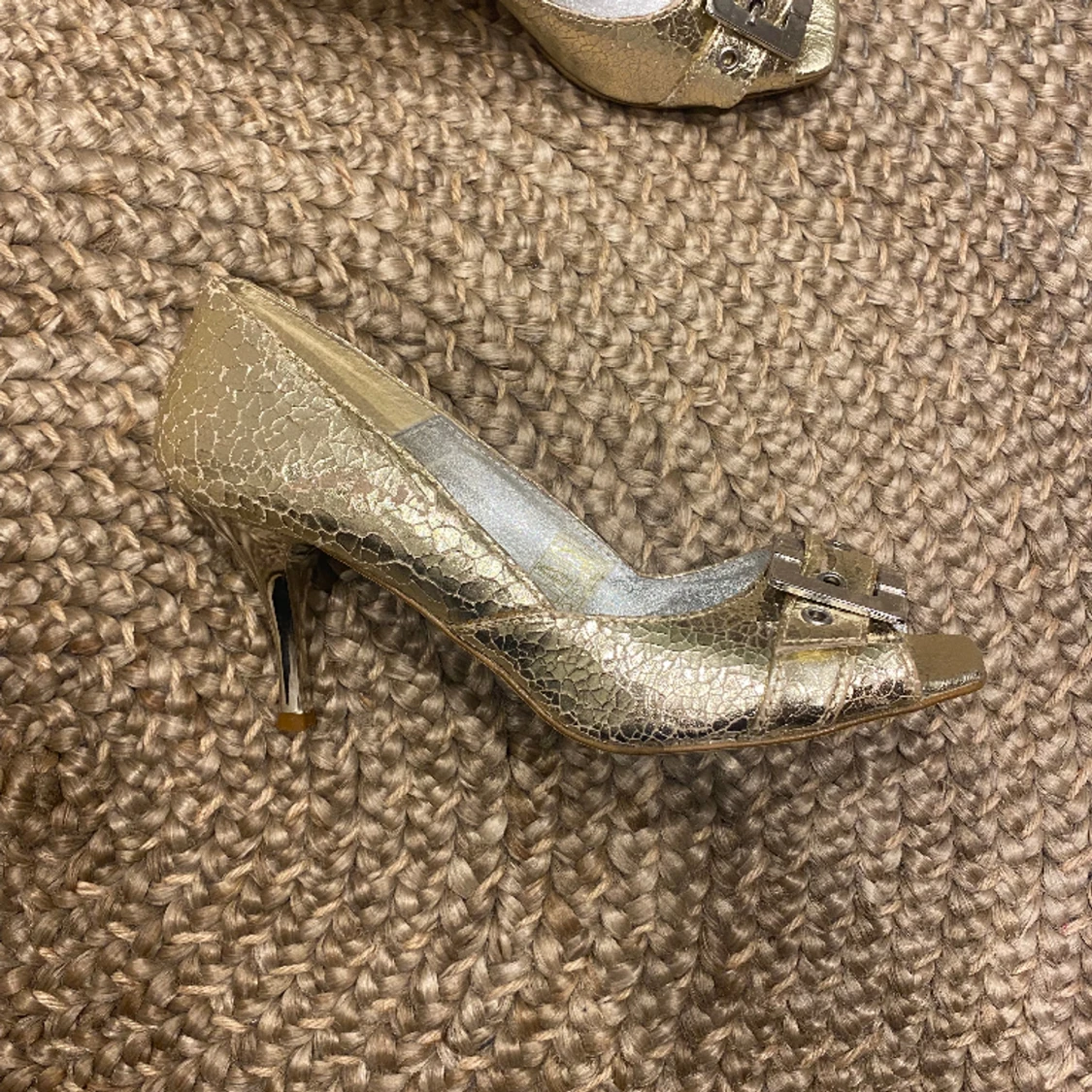 Guldiga klackskor  - 2