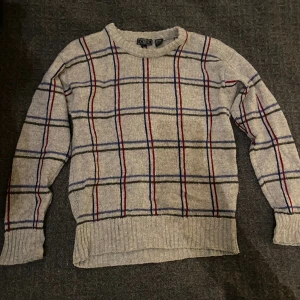 Stickad tröja - Jättefin stickad tröja. 100% Shetland ull