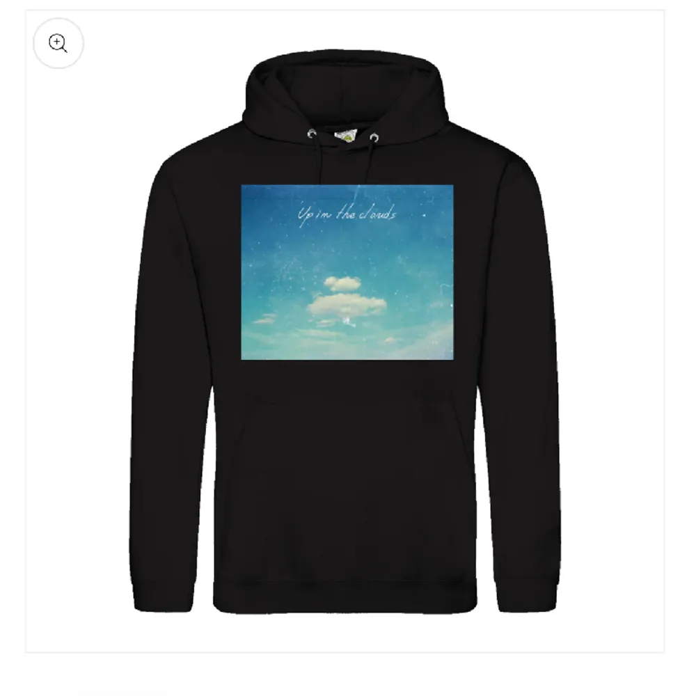 En svart hoodie från märket The cool elephant.  Stl: XS🫧 Produkten är gott skick⭐️ Nypris: 599kr. Hoodies.
