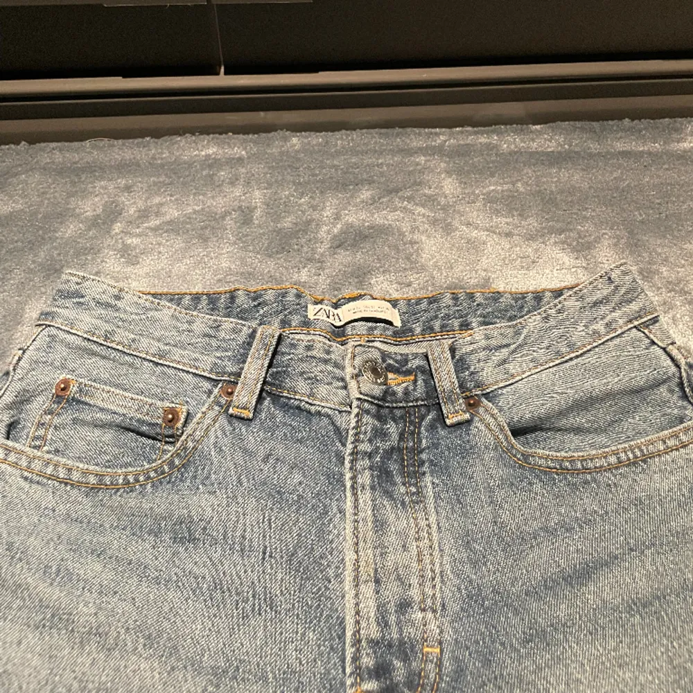 Ljusblå zara jeans, Baggy, herr.  Storlek: EU38 Tryck på ”Köp Nu” för att köpa . Jeans & Byxor.