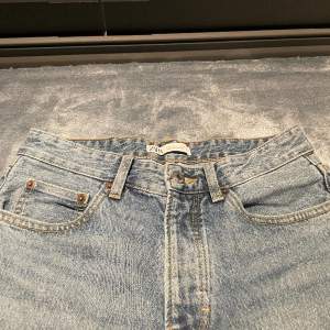 Ljusblå zara jeans, Baggy, herr.  Storlek: EU38 Tryck på ”Köp Nu” för att köpa 