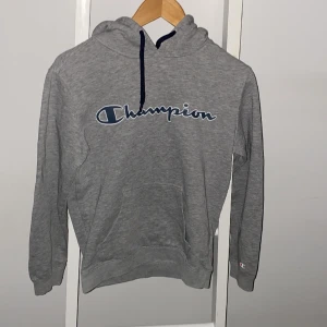 Champion Hoddie  - Skick 8/10 Ny pris 749kr Mitt pris- 99kr
