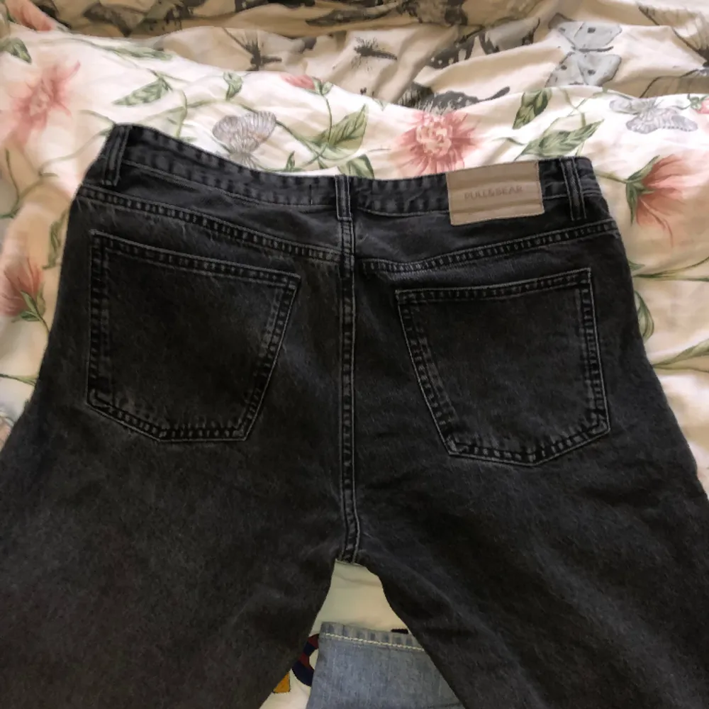 Snygga jeans från Pull and bear som inte kommer till användning 🙌. Jeans & Byxor.