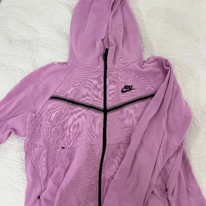 NIKE TECH FLEECE ROSA - Nike tech fleece i rosa storlek M, skriv för bilder på ❤️