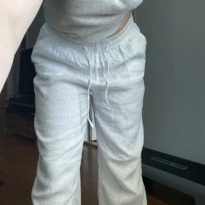 Vita linnebyxor  - Säljer dessa vita linnebyxor ifrån Gina🤎