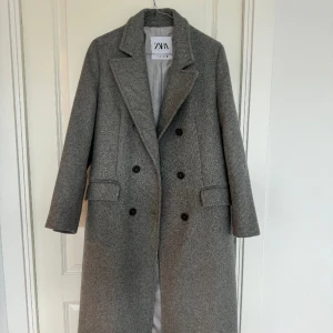 Zara kappa - Använd 1 gång i ny skick  Nypris: 1300