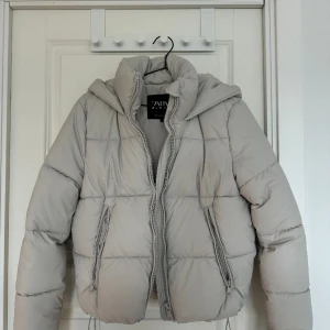 Zara jacka dam - Använd max 2 gånger i ny skick  