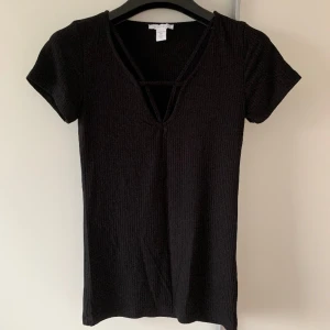 Tröja - Tröja i fint skick, använd ca 2-3 ggr. Mjuk och bekvämt material 😍