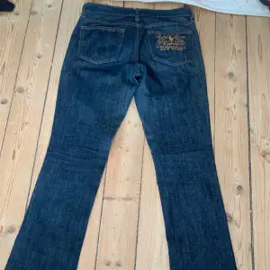 Lågmidjade snygga jeans från Ralph Lauren! Skriv för fler bilder❤️