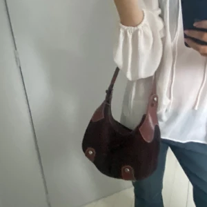 Supernajs väska - Säljer denna najsiga väska som rymmer väldigt mycket o är så snygg