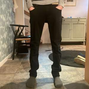 Par hel svarta jeans från märket tiger of sweden. Ny pris cirka 1500 vårt pris 450 
