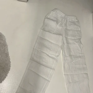 Linnebyxor  - Säljer dessa fina linnebyxor som är från zalando dom är inte alls genomskinliga och aldrig använda 