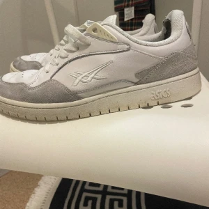 ASICS - Säljer