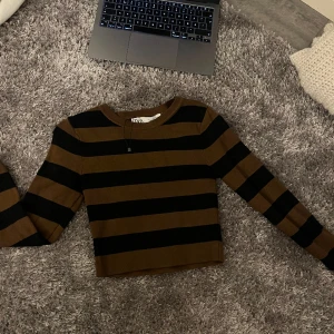 Topp från H&M - Superfin tröja från zara i superbra skick 