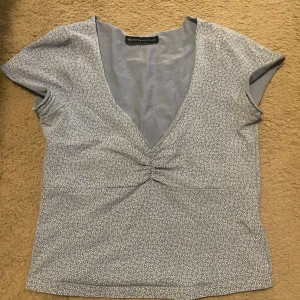 Blå topp  - Söt blå topp från brandy Melville! Fint skick :) 
