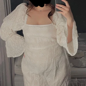 Studentklänning - Säljer denna oanvända studentklänning🫶🏼🩷