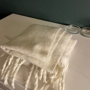 Vit halsduk - oanvänd halsduk