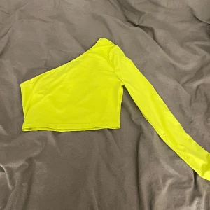 Neon grön topp - Använd en gång  Köparen står för frakt 