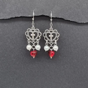 Handgjorda örhängen  - Handgjorda örhängen ●Material- rostfritt stål, zinklegeringar,glas och pärlor ●❤️Örhängeskrokar - rostfritt stål. Nickel fri.☆☆ 50kr/st eller 80/par☆☆Längd - 6,5cm 