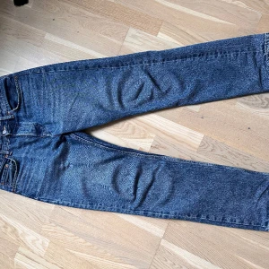 Jeans Straight Fit  - Jeans med rak pass form, köpta på zara. Bra skick. Strl 40