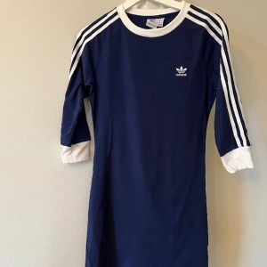 Cropped adidas klänning  - Oanvänd 