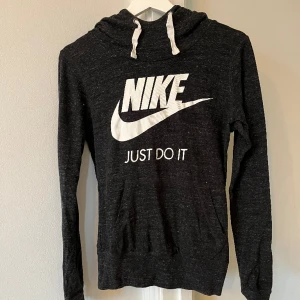 Hoodie Nike  - Cropped passform