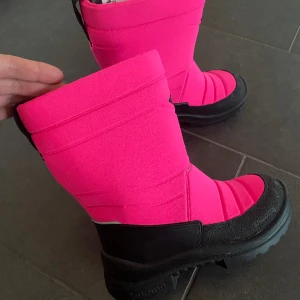 Nya Koumo skor - Helt nya Koumo skor stl 35, bara testade aldrig använda.   400 kr 